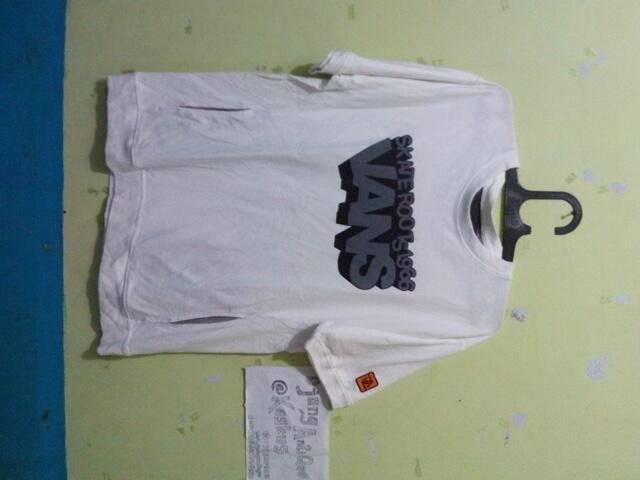 Kaos Uniqlo, Polo Uniqlo, Polo Lacoste, Polo Nautica, Kaos Vans, Kaos Stussy, etc