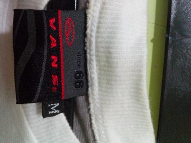 Kaos Uniqlo, Polo Uniqlo, Polo Lacoste, Polo Nautica, Kaos Vans, Kaos Stussy, etc