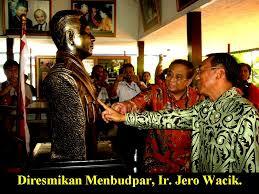 TOKOH BESAR DAN PAHLAWAN NASIONAL KELAHIRAN BANYUMAS