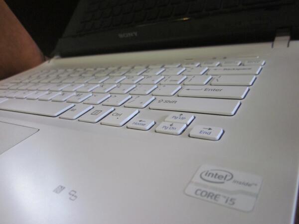 SONY VAIO SVF142A29W Core i5 Ivy Brigde with Win8....Putih,Bersih,Mulus