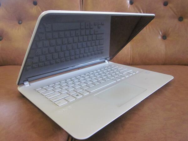 SONY VAIO SVF142A29W Core i5 Ivy Brigde with Win8....Putih,Bersih,Mulus