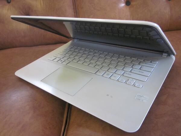 SONY VAIO SVF142A29W Core i5 Ivy Brigde with Win8....Putih,Bersih,Mulus
