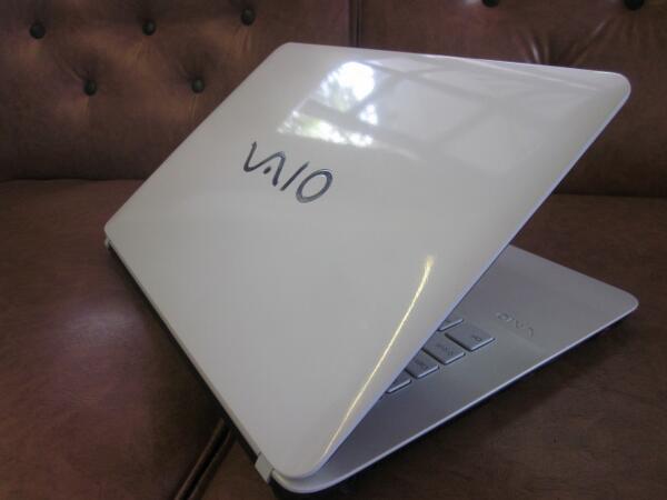 SONY VAIO SVF142A29W Core i5 Ivy Brigde with Win8....Putih,Bersih,Mulus