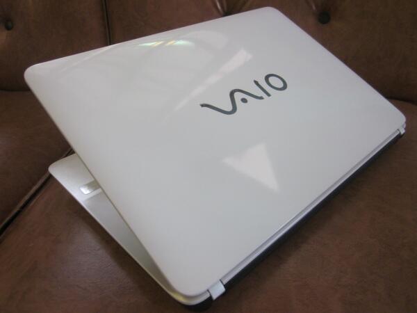 SONY VAIO SVF142A29W Core i5 Ivy Brigde with Win8....Putih,Bersih,Mulus
