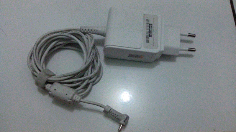 Pretelan netbook asus 1025