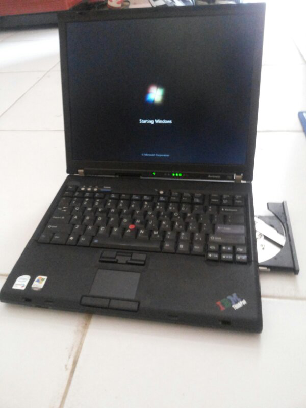LAPTOP LENEVO THINKPAD T60-DKI CENGKARENG