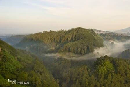 Tebing Keraton-Bandung, Salah Satu Kekayaan Alam Indonesia (FULL PICT)