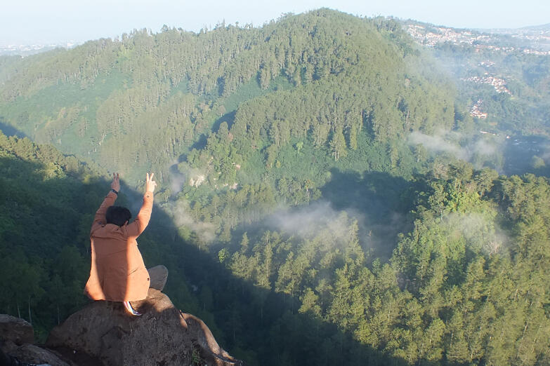 Tebing Keraton Bandung  Salah Satu Kekayaan  Alam  Indonesia 