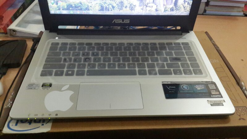 Asus Ultrabook s46c, Core i5 3317 /4GB/750GB + 25gb SSD/VGA GT 635m * 2gb murahh