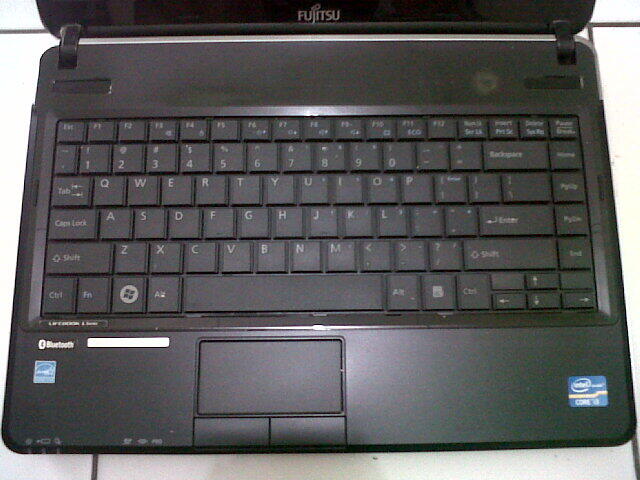 LAPTOP FUJITSU LH531 CORE i3-2310M 2GB/500GB OKE GOOD