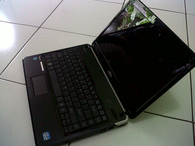 LAPTOP FUJITSU LH531 CORE i3-2310M 2GB/500GB OKE GOOD