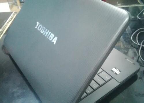 TOSHIBA SATELLITE C800~ AMD Dual Core E2-1800 ( 1,7GHZ).. Muluss