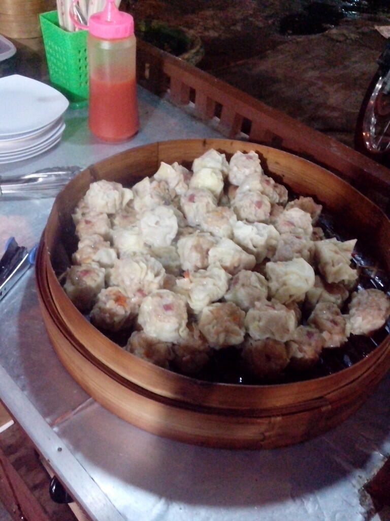 DIM SUM DAN ANGKRINGAN PAK BLANGKON