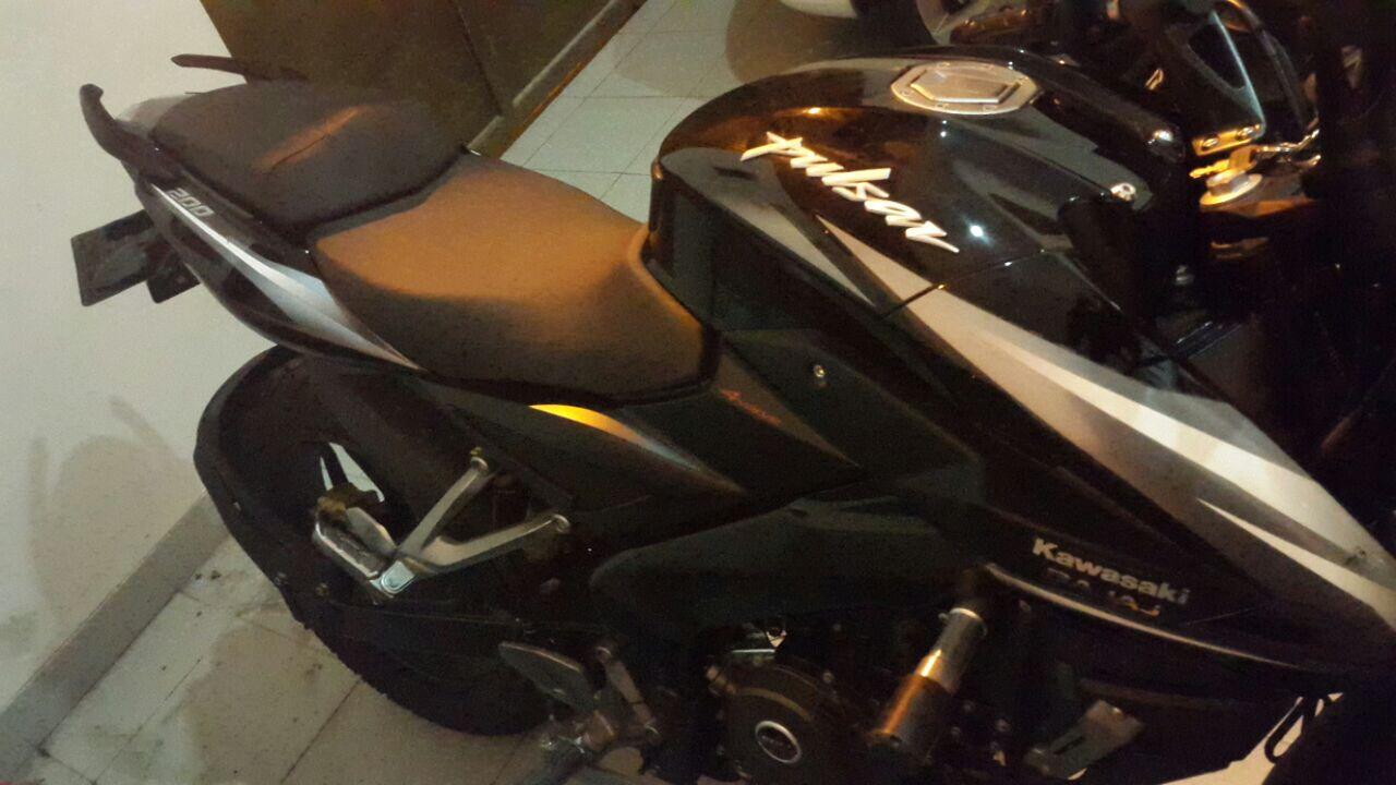 JUAL PULSAR 200-NS MULUS BARU DES'14 (BUTUH UANG)