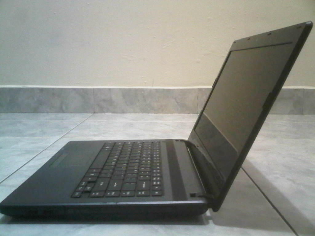 LAPTOP GAMING TANGGUH ACER 4250 AMD E-450 RAM 2GB HDD 500GB GRATIS ONGKIR PALEMBANG