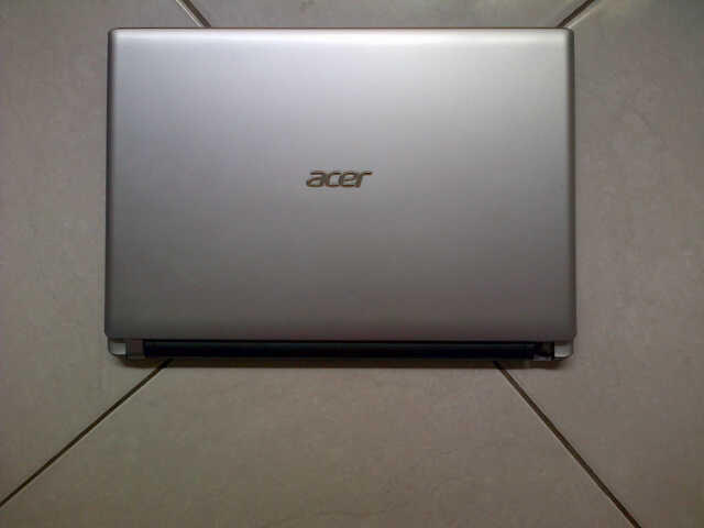 laptop acer v5-471 core i3,2gb.500gb slim normal