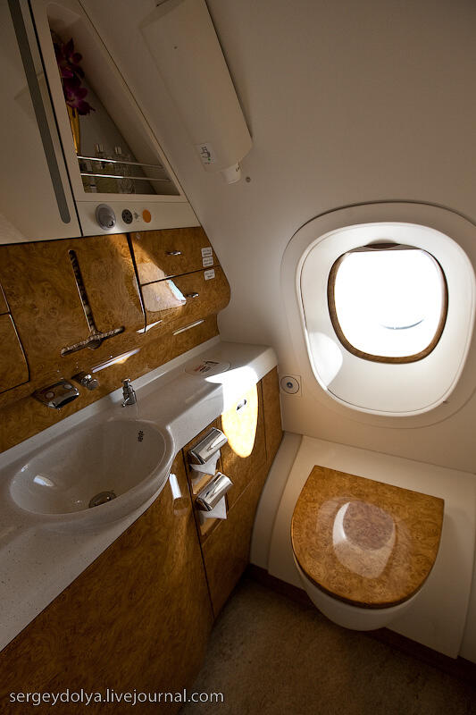 AirBus A380 : Hotel Berbintang 5 di Pesawat