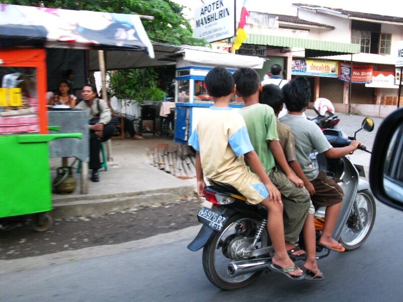 Ngaku Aja Gan, Ente Pernah Ngelakuin Salah Satu Pelanggaran Lalu Lintas Ini