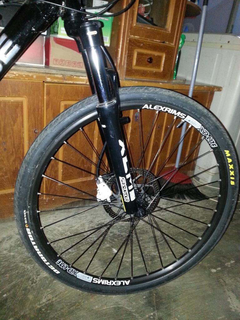 tt Sepeda MTB Element Police 911 California dengan smartphone depok
