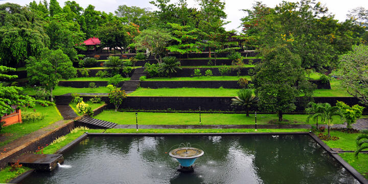 Taman Narmada,Tempat Mandi Para Selir Raja