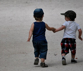 10 Alasan Sahabat Sejati Jauh Lebih Penting daripada Pacar