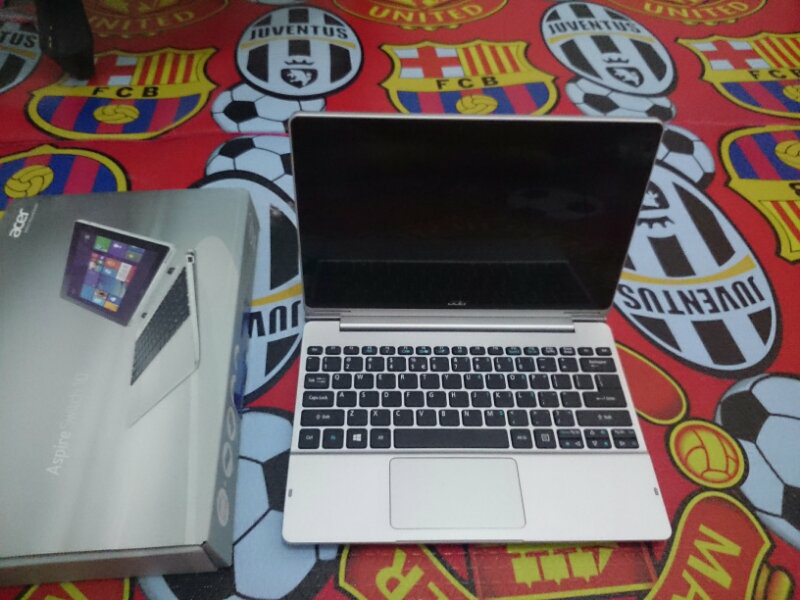 >>Acer switch hybrid laptop tablet mulus murah meriah uy/Rekber<<