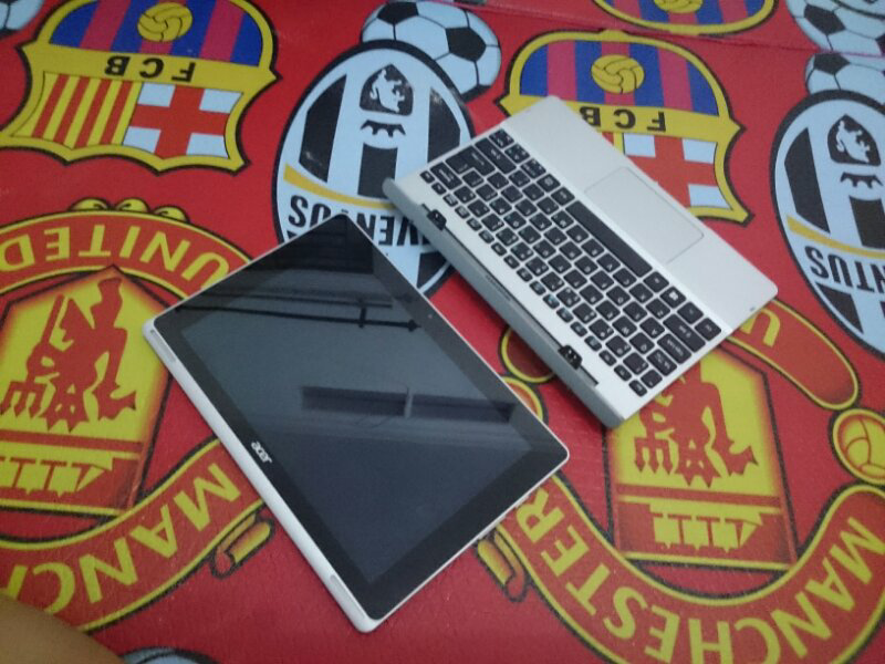 >>Acer switch hybrid laptop tablet mulus murah meriah uy/Rekber<<