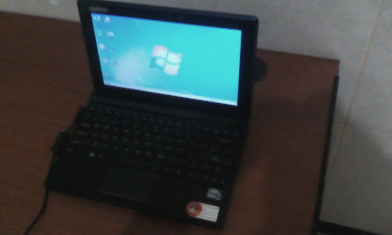 netbook layar 10 inchi