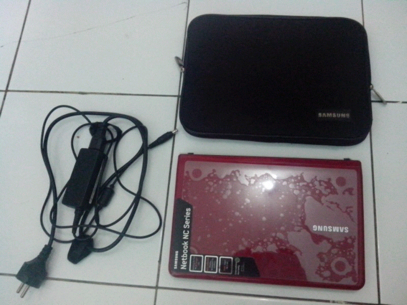 netbook samsung nc108 ( batre masih 4-5jam an)