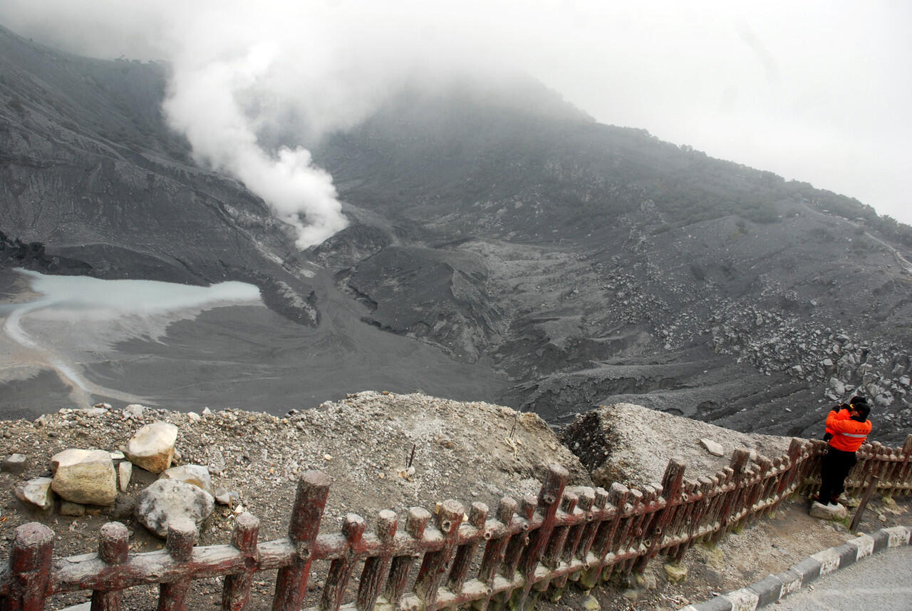 &#91;New Update&#93; Gunung Tangkuban Parahu Akhirnya Tutup