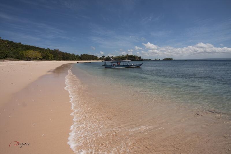 Romantisme di Pantai Pink Lombok