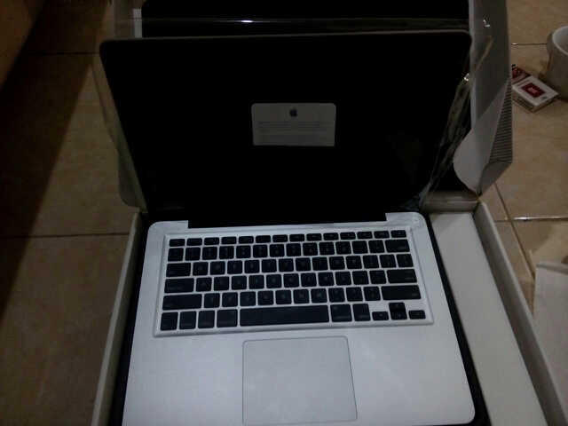 New Macbook Pro MD313 ZP/A i5 13,3'. CC 0