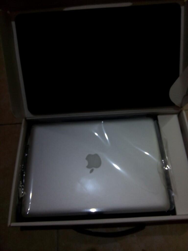 New Macbook Pro MD313 ZP/A i5 13,3'. CC 0