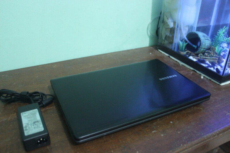 Laptop Samsung NP300E4Z I3 Sandy Ram 4 Hdd 500 Ati Radeon 1GB
