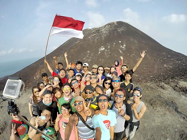 PERAYAAN KEMERDEKAAN DI GUNUNG ANAK KRAKATAU 14 - 16 AGUSTUS 2015 