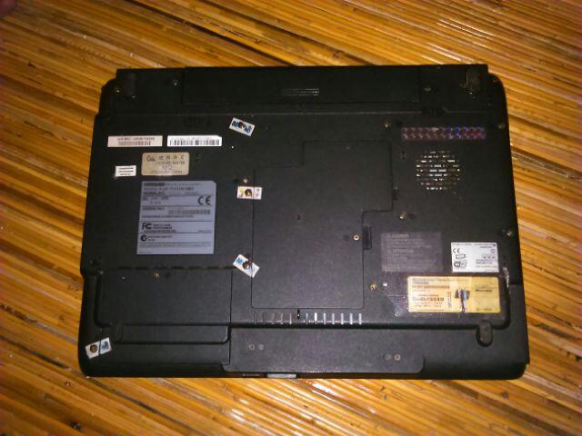 Laptop toshiba a100 (rusak)