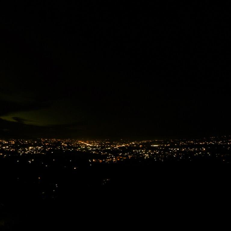 Melirik Indahnya Kota Padang Dari Atas &quot;Bukit Nobita&quot;