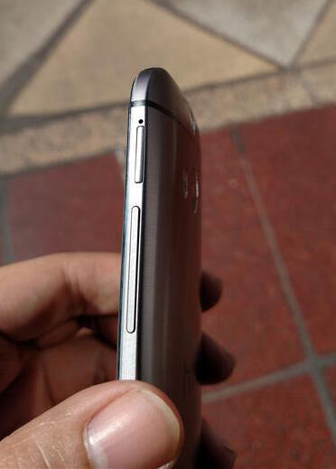 HTC one M8 32 GB Verizon + desktop charger (hdmi out) + slickwraps + melkco case