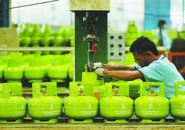 &#91;PAK JOKOWI TOLONG&#93; Elpiji 12 kg Melejit Picu Eksodus Tabung Gas 3kg
