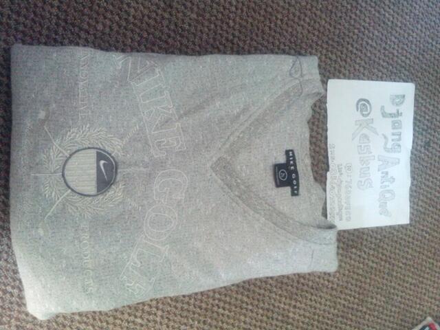 Parka Easthood, Parka Hush Puppies, Sweater BAPE, Sweater Nike, Sweater Uniqlo, etc