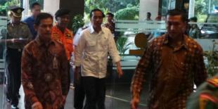 Hot News ..Jokowi Tolak Di inapkan di Hotel Bintang 5