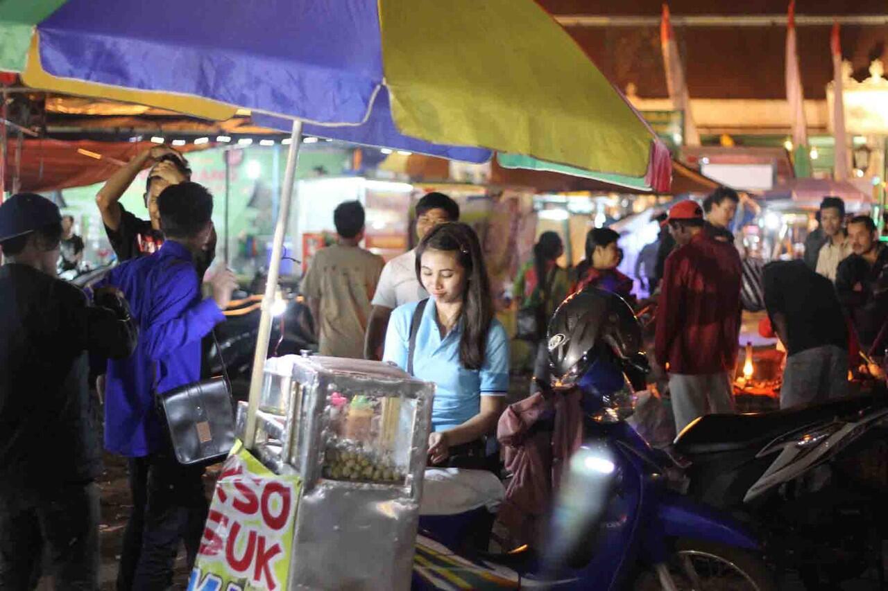 penjual cilok cantik di sekaten Yogyakarta 2015