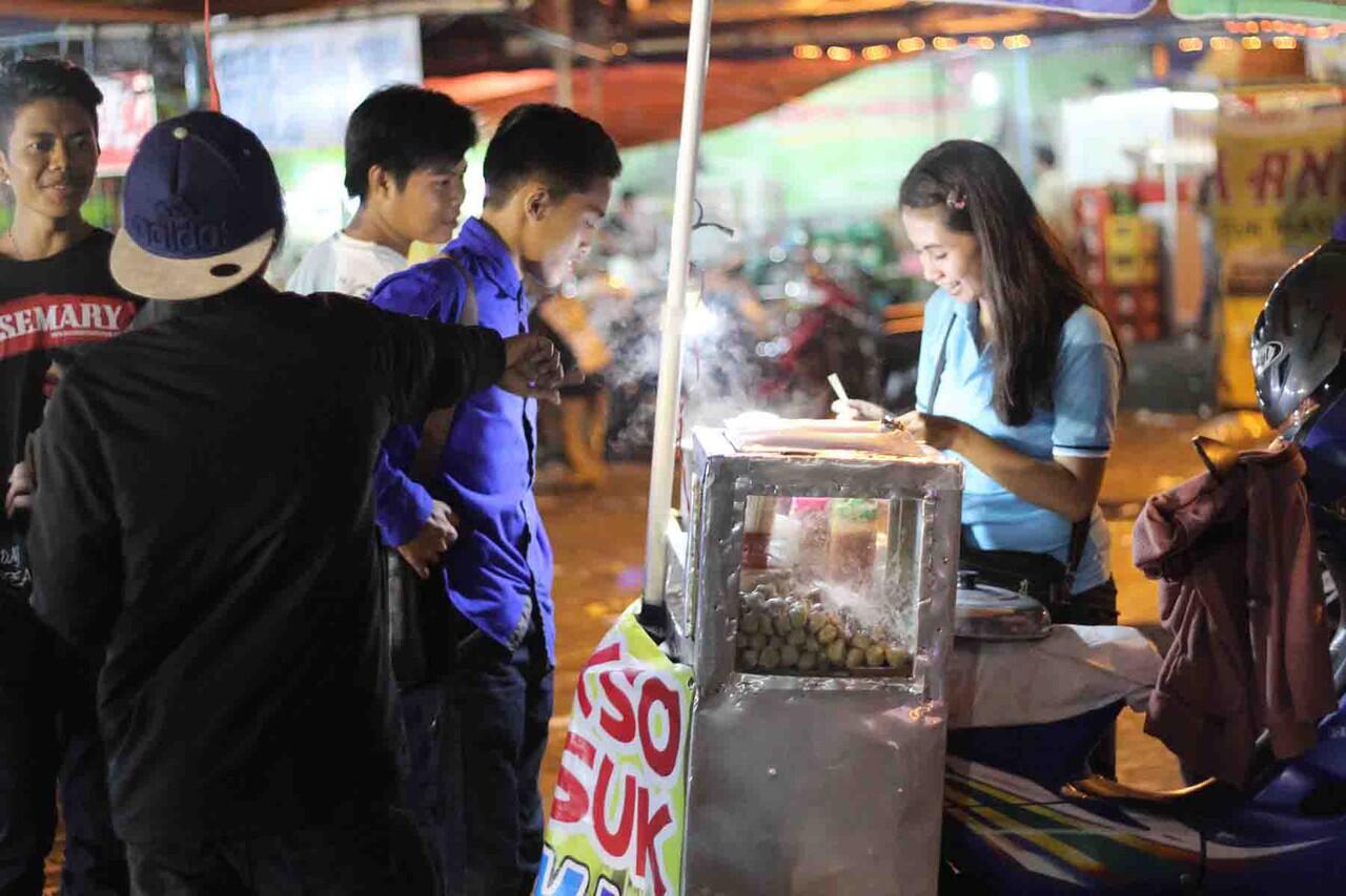 penjual cilok cantik di sekaten Yogyakarta 2015