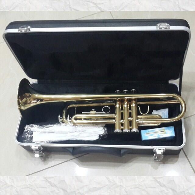 Jual Trumpet / trompet / terompet lacquer merk OSTRAVA with hardcase harga murah