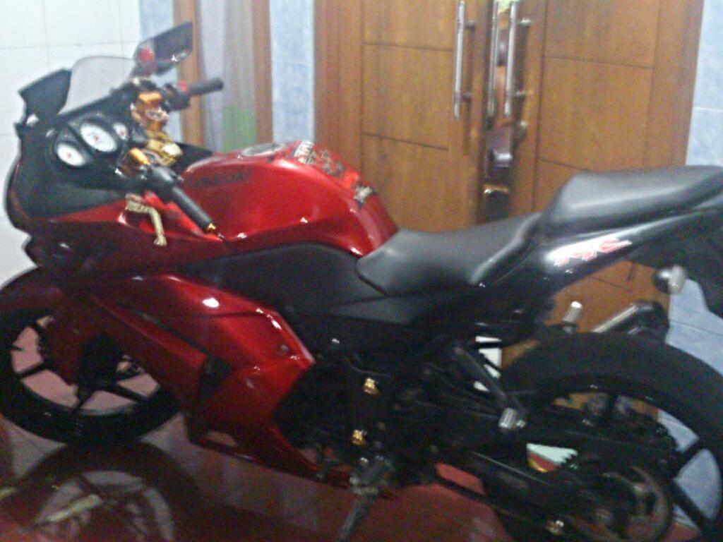 FOR SALE NINJA 250 THN 2011 BLN 7 GREESSS!!!!!!