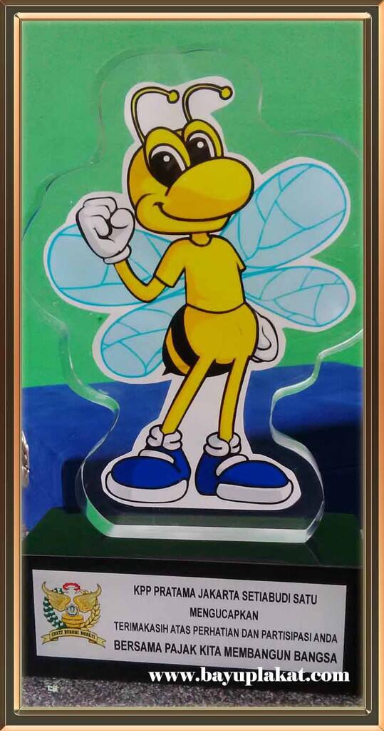 Cara membuat plakat, piala, souvenir dari resin, fiber, akrilik, plat etching dll