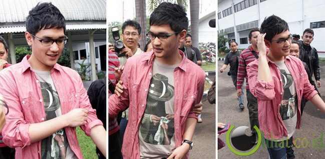Pria Pakai Warna Pink? Siapa Takut…