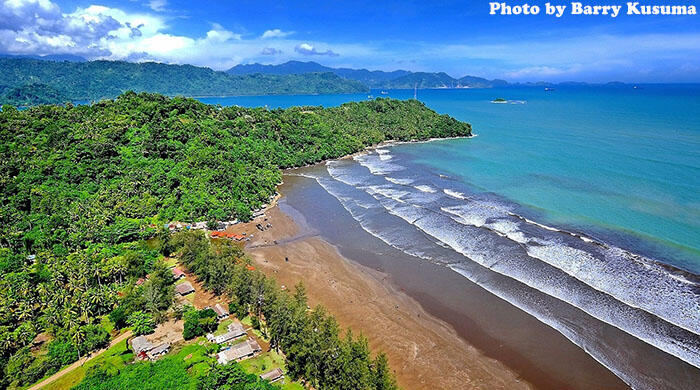 Keindahan Alam Pulau Sumatera dari udara.