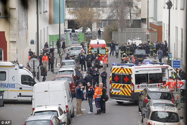 &#91;VIDEO&#93; Charlie Hebdo Kantor Majalah Penghina Nabi Muhammad di Paris Diserang