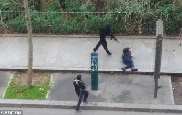 &#91;VIDEO&#93; Charlie Hebdo Kantor Majalah Penghina Nabi Muhammad di Paris Diserang